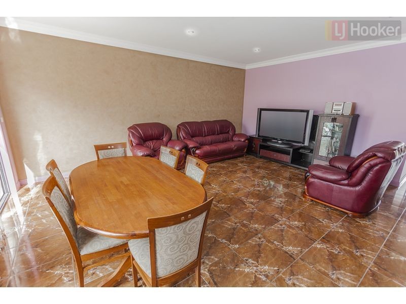 2a Beacon Hills Cres, Craigieburn VIC 3064