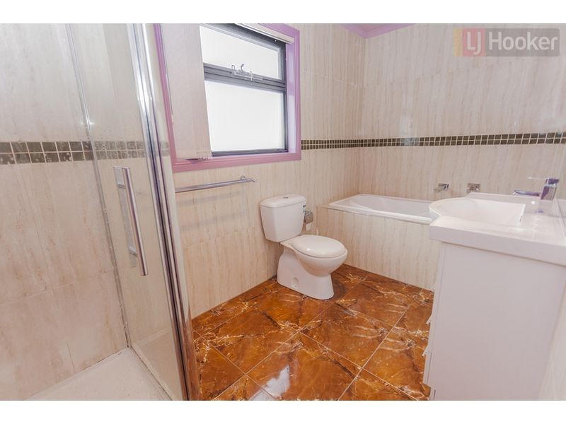 2a Beacon Hills Cres, Craigieburn VIC 3064