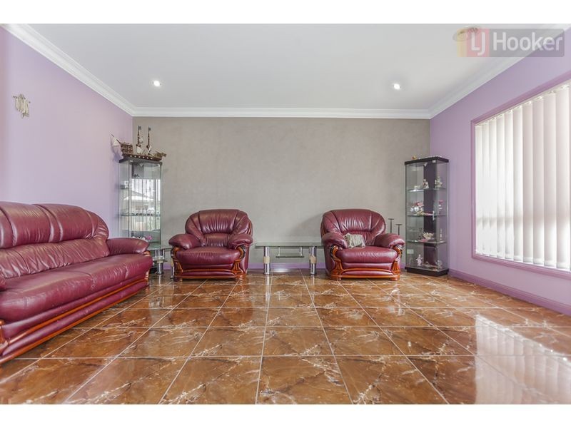 2a Beacon Hills Cres, Craigieburn VIC 3064