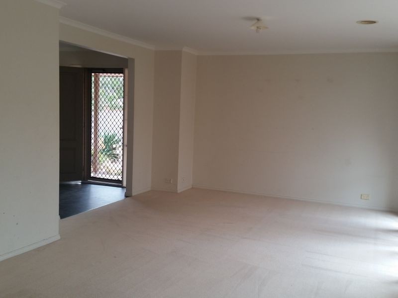 8 Dutton Court, Meadow Heights VIC 3048