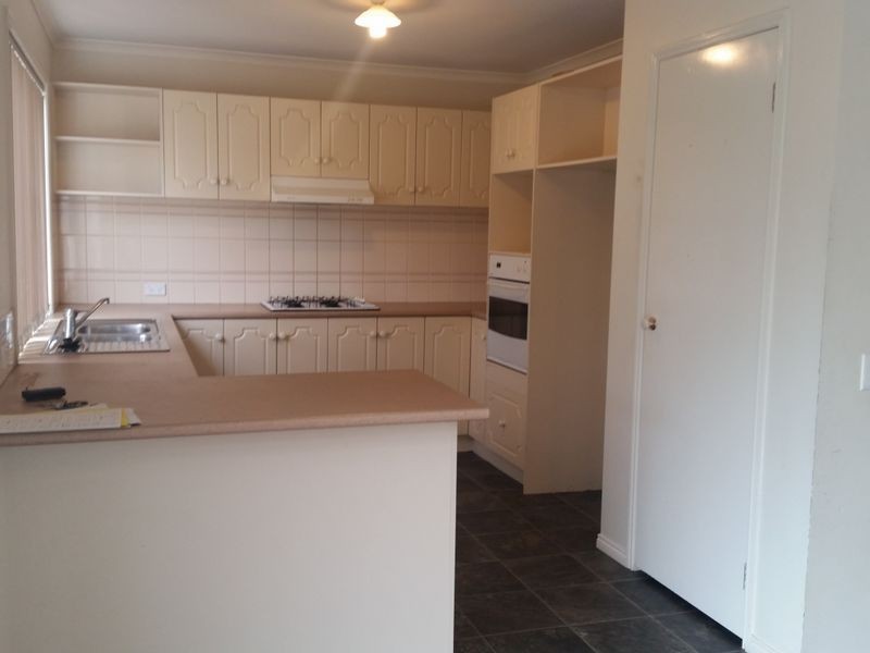 8 Dutton Court, Meadow Heights VIC 3048