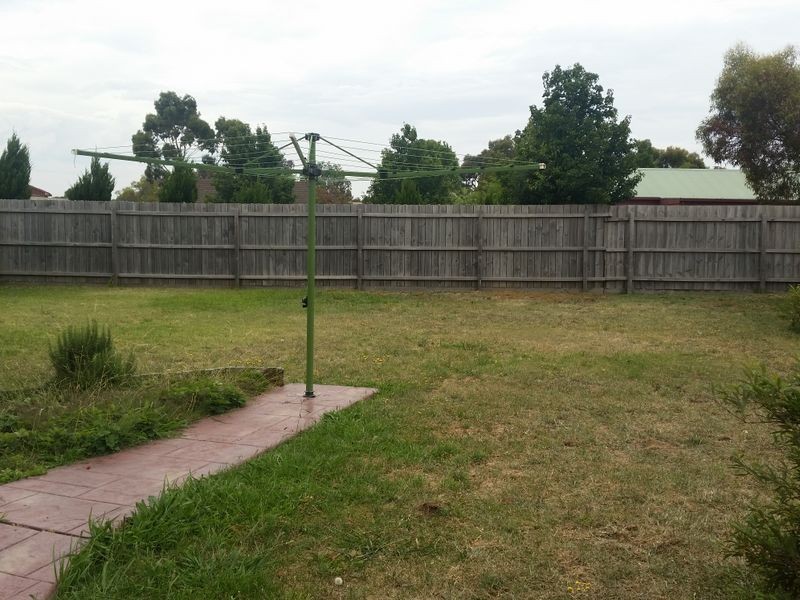 8 Dutton Court, Meadow Heights VIC 3048