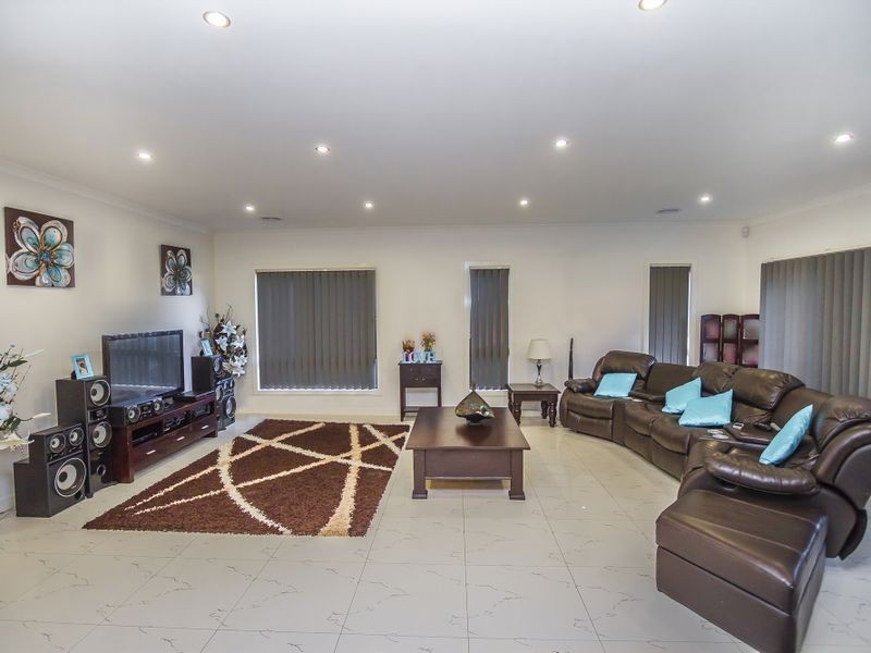 118 Huntington Dr, Craigieburn VIC 3064