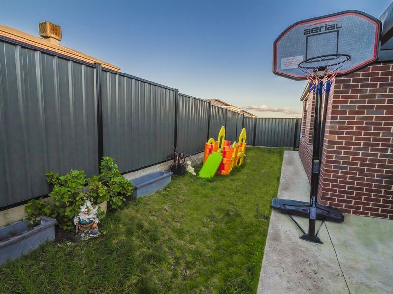 118 Huntington Dr, Craigieburn VIC 3064