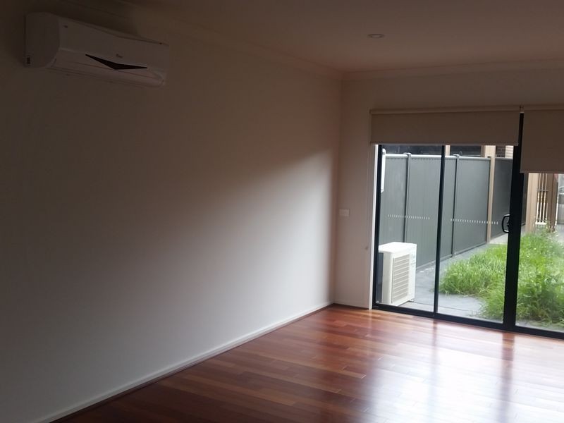 61 Valiant Crescent, Craigieburn VIC 3064