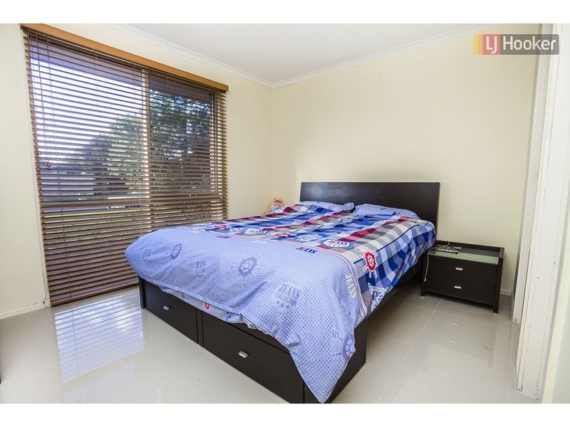 1 Rokeby Cres, Craigieburn VIC 3064
