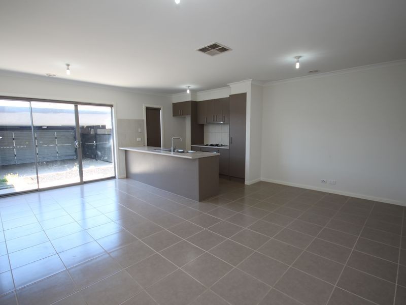 11 Hadley Lane, Craigieburn VIC 3064