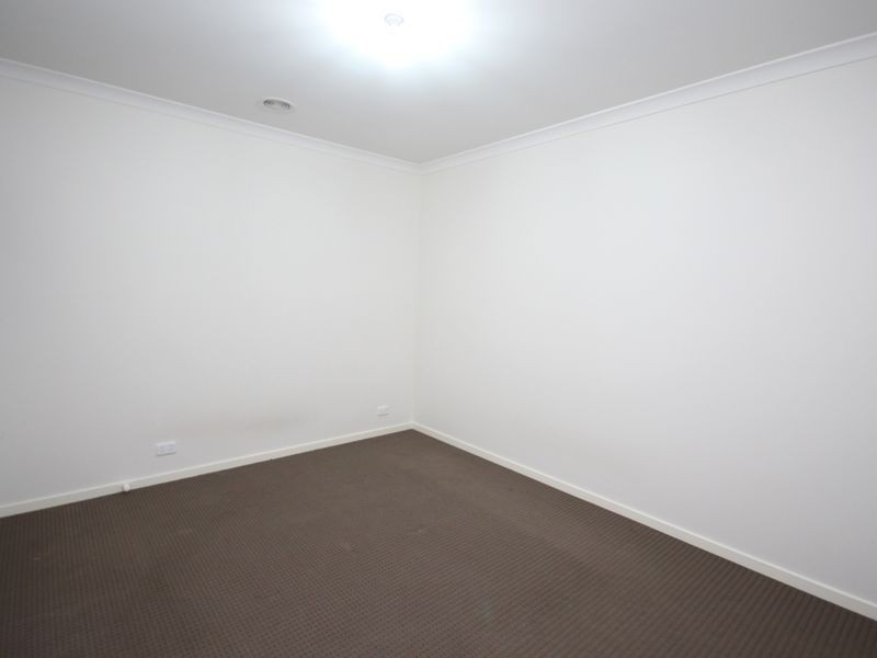 11 Hadley Lane, Craigieburn VIC 3064