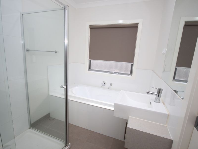 11 Hadley Lane, Craigieburn VIC 3064