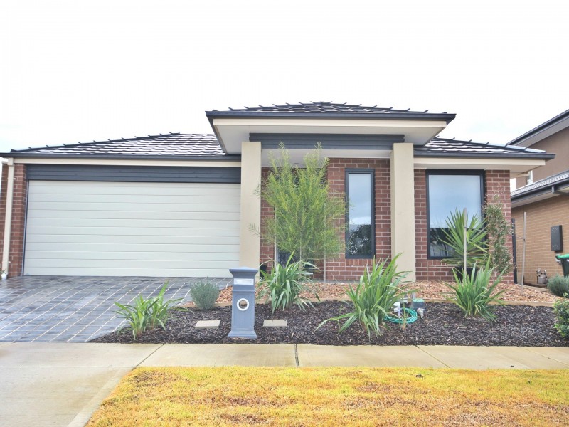 31 Streamside Drive, Craigieburn VIC 3064