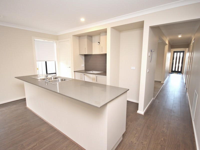 31 Streamside Drive, Craigieburn VIC 3064