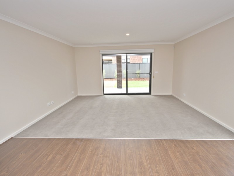 31 Streamside Drive, Craigieburn VIC 3064