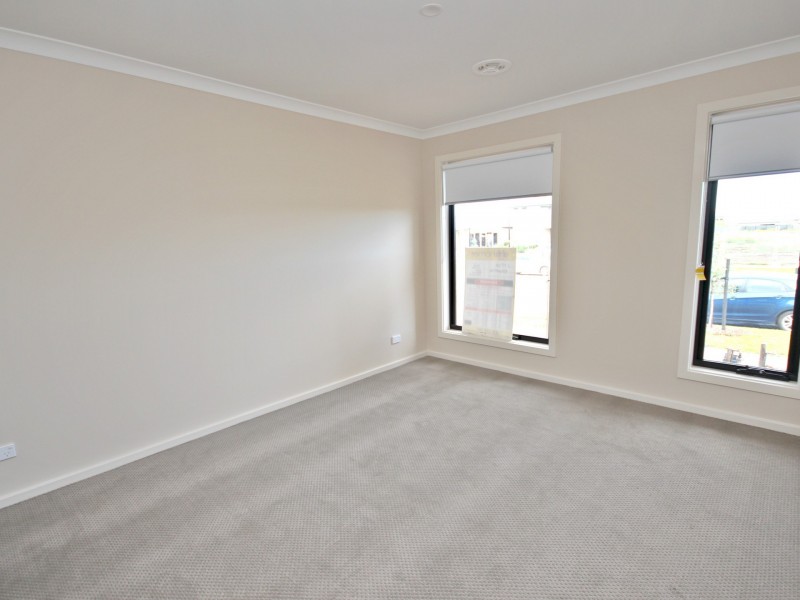 31 Streamside Drive, Craigieburn VIC 3064