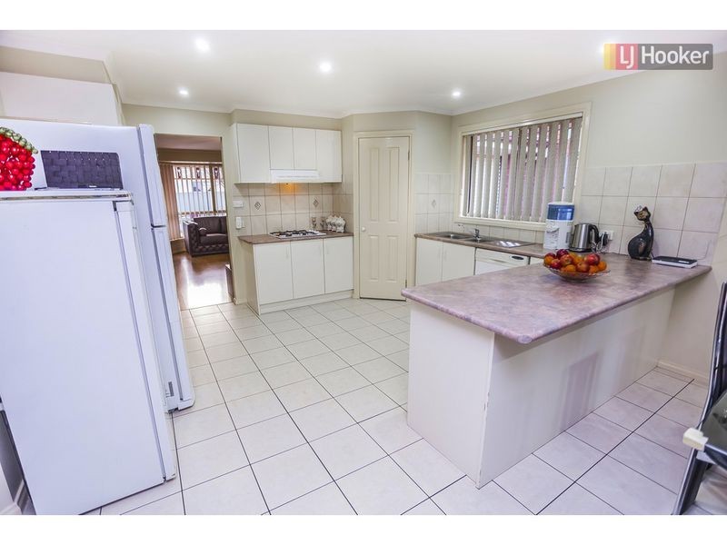 8 Havilland Drive, Roxburgh Park VIC 3064