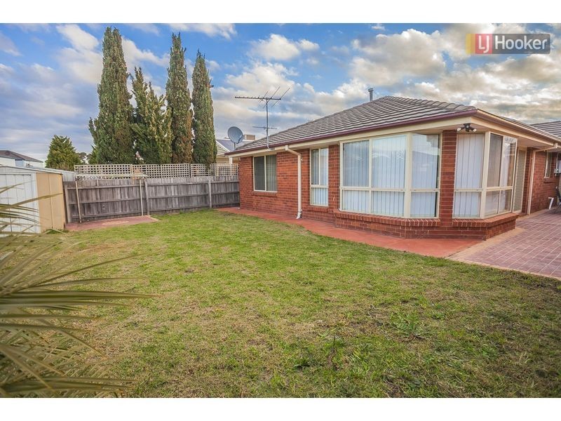 8 Havilland Drive, Roxburgh Park VIC 3064