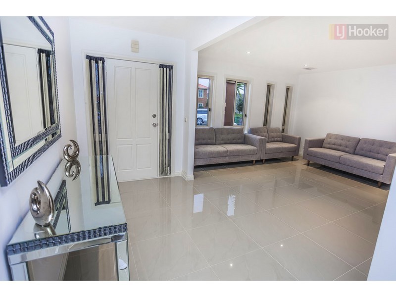 14 Hayfield Road, Roxburgh Park VIC 3064
