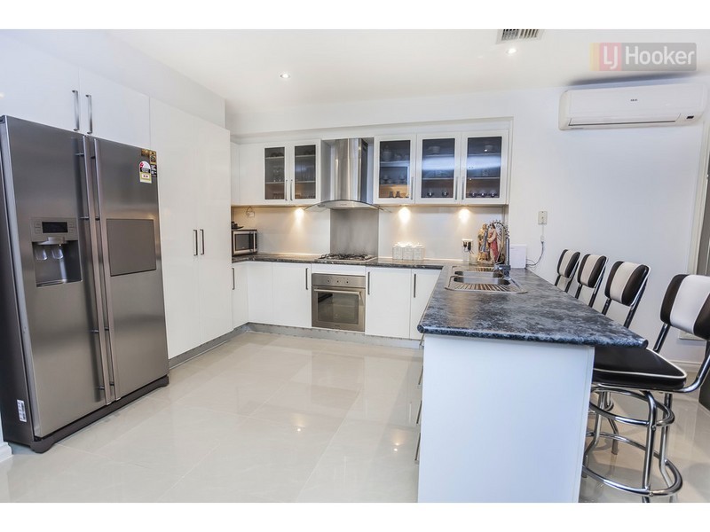 14 Hayfield Road, Roxburgh Park VIC 3064