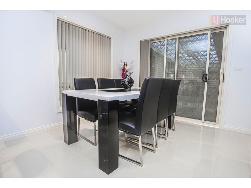 14 Hayfield Road, Roxburgh Park VIC 3064