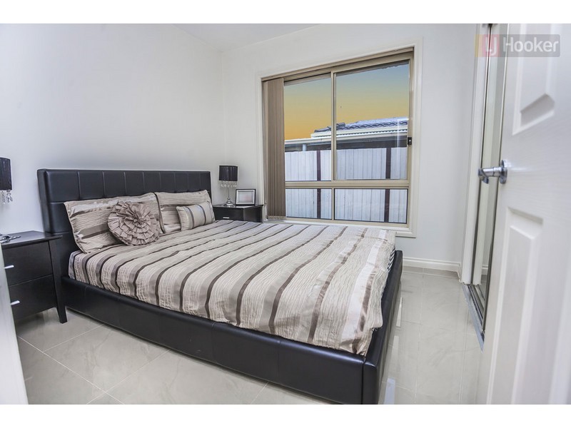 14 Hayfield Road, Roxburgh Park VIC 3064