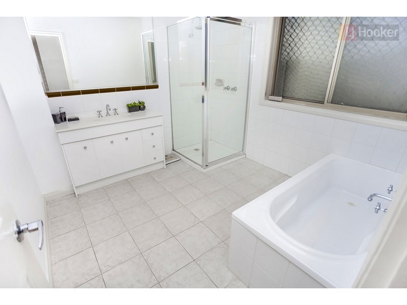 14 Hayfield Road, Roxburgh Park VIC 3064