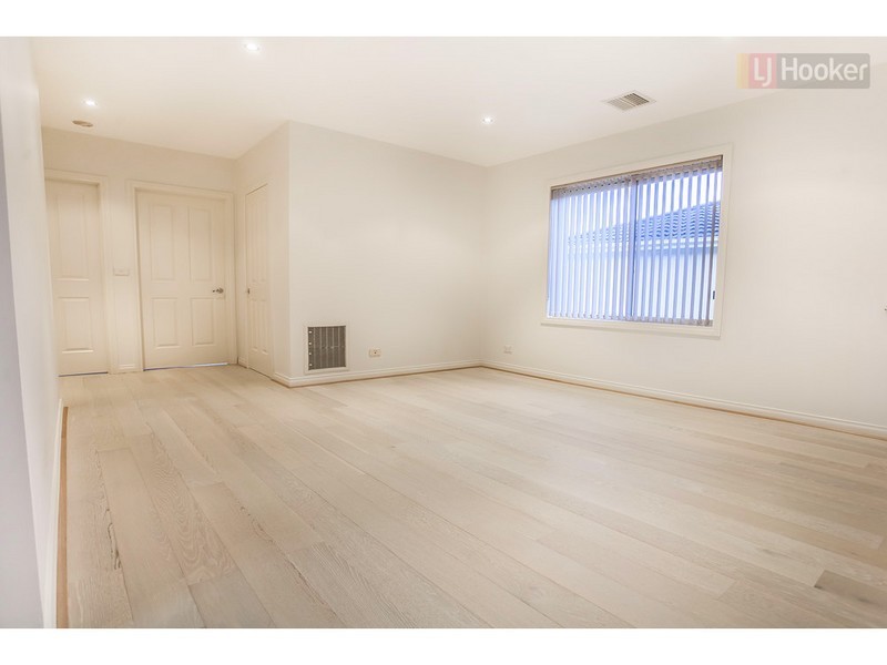 14 Hayfield Road, Roxburgh Park VIC 3064