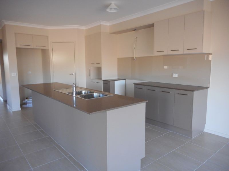 10 Season Way, Craigieburn VIC 3064