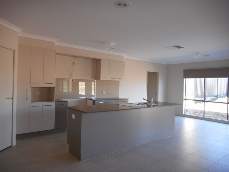 10 Season Way, Craigieburn VIC 3064