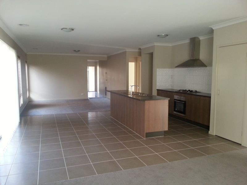 7 Bottlebrush Rd, Craigieburn VIC 3064