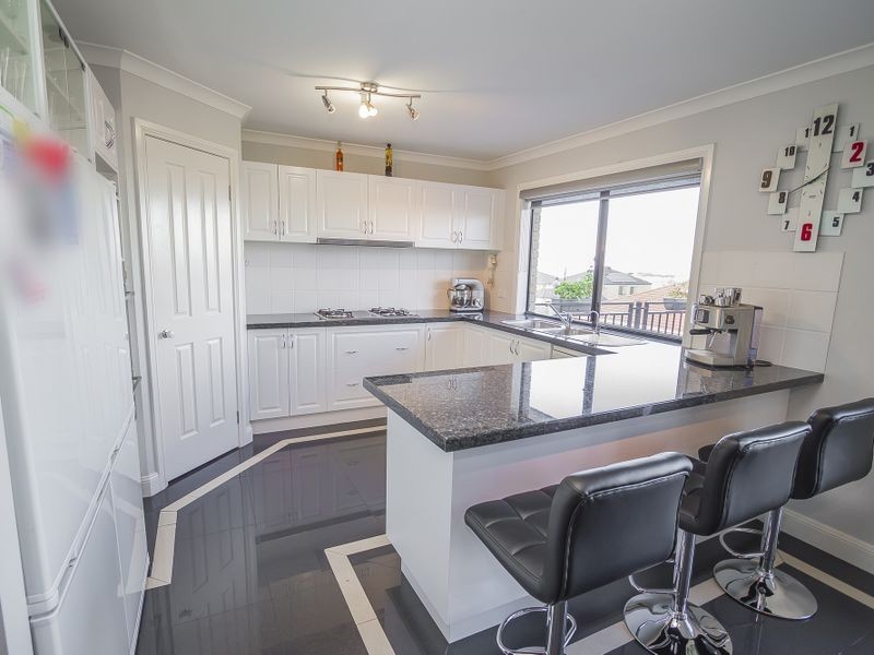 27 Cresmont Terrace, Craigieburn VIC 3064