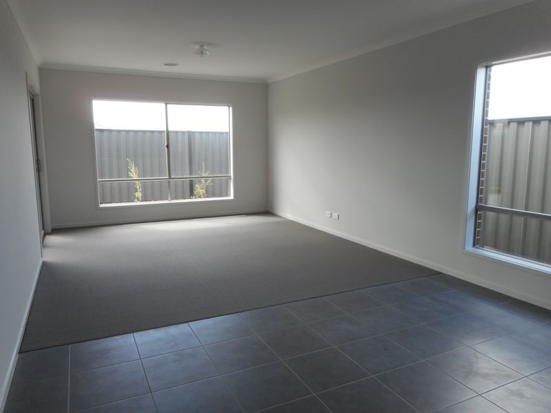 96 Bluebell Drive, Craigieburn VIC 3064
