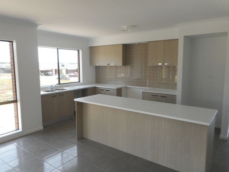 4 Season Way, Craigieburn VIC 3064