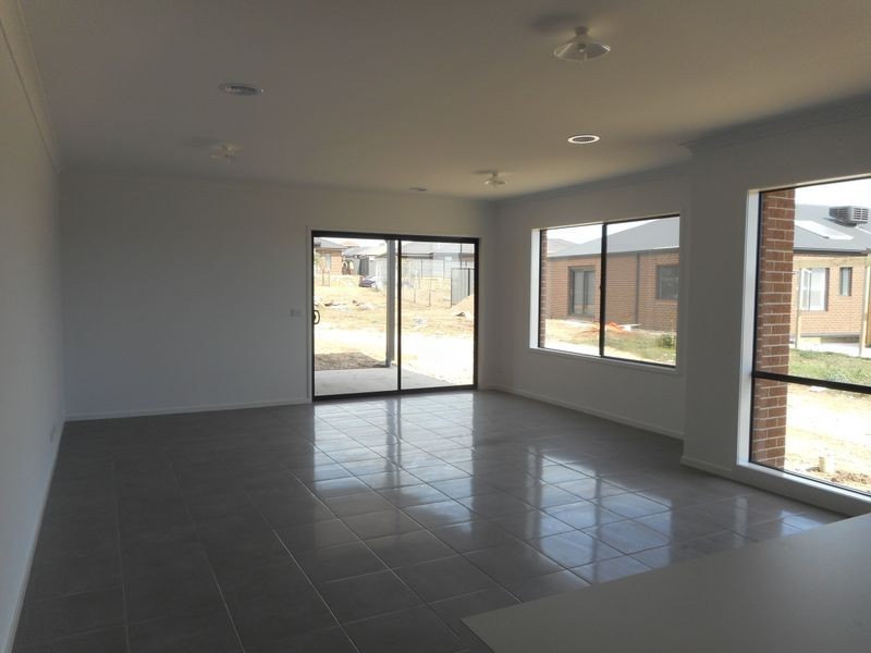 4 Season Way, Craigieburn VIC 3064