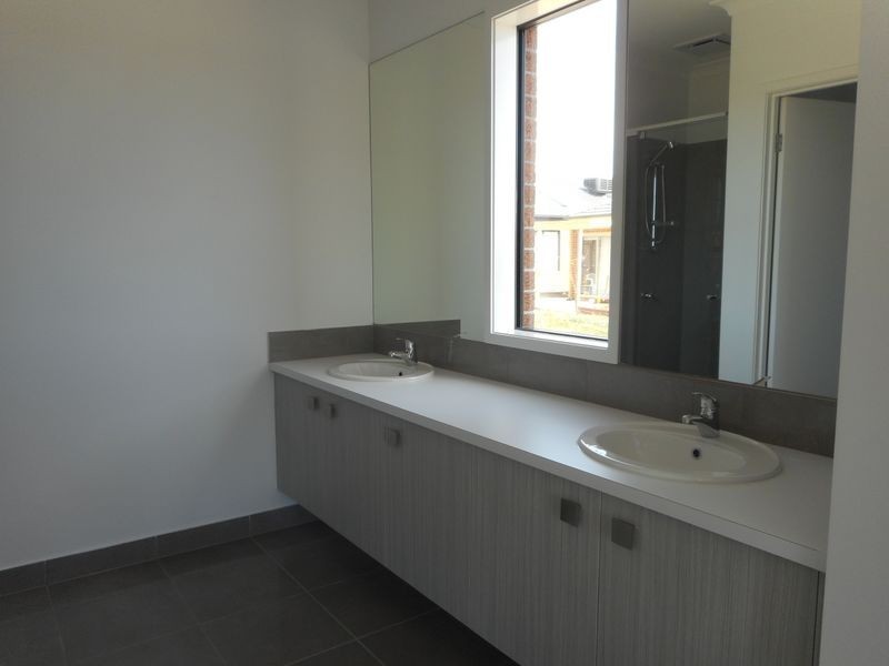 4 Season Way, Craigieburn VIC 3064