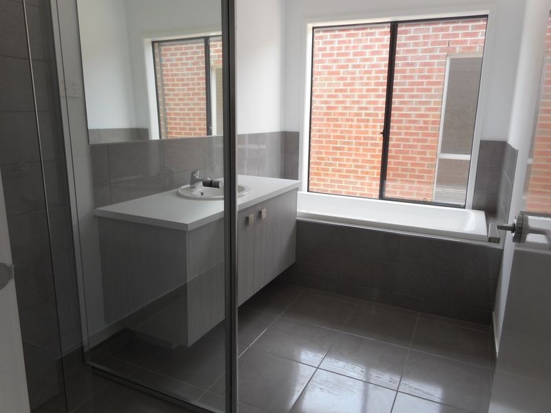 4 Season Way, Craigieburn VIC 3064