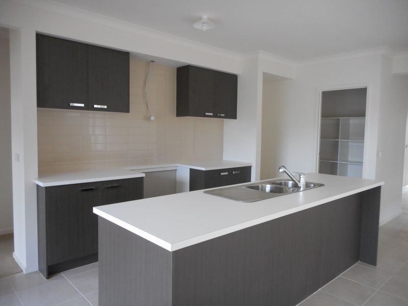 8 Season Way, Craigieburn VIC 3064