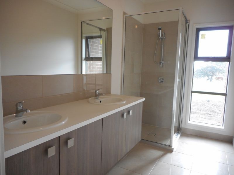 8 Season Way, Craigieburn VIC 3064