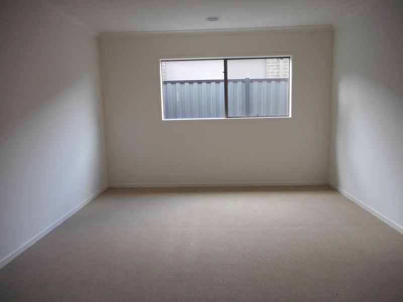 8 Season Way, Craigieburn VIC 3064