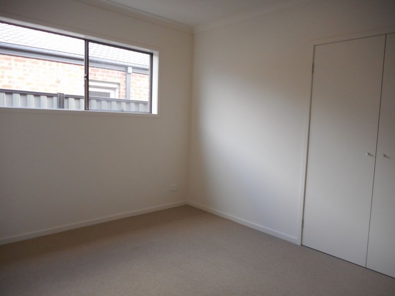 8 Season Way, Craigieburn VIC 3064