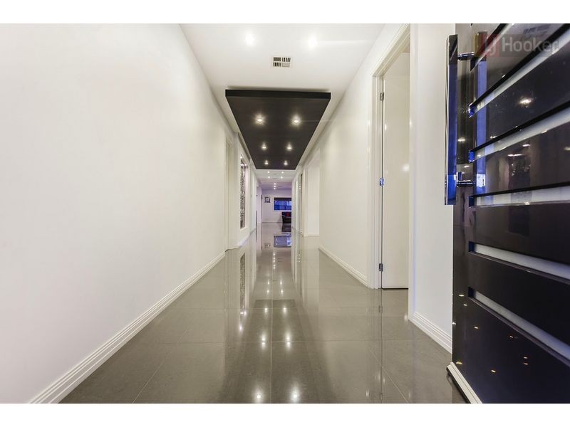 16 Biltmore Crescent, Roxburgh Park VIC 3064