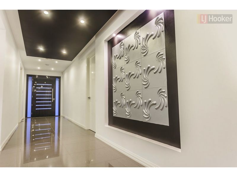 16 Biltmore Crescent, Roxburgh Park VIC 3064