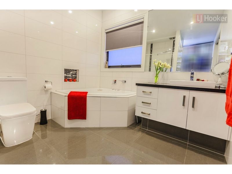 16 Biltmore Crescent, Roxburgh Park VIC 3064