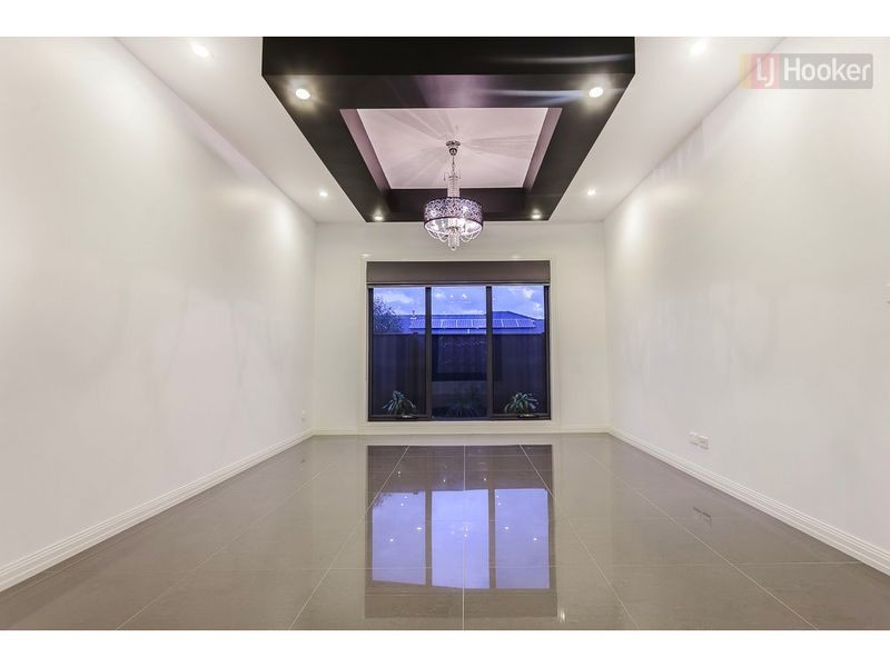 16 Biltmore Crescent, Roxburgh Park VIC 3064