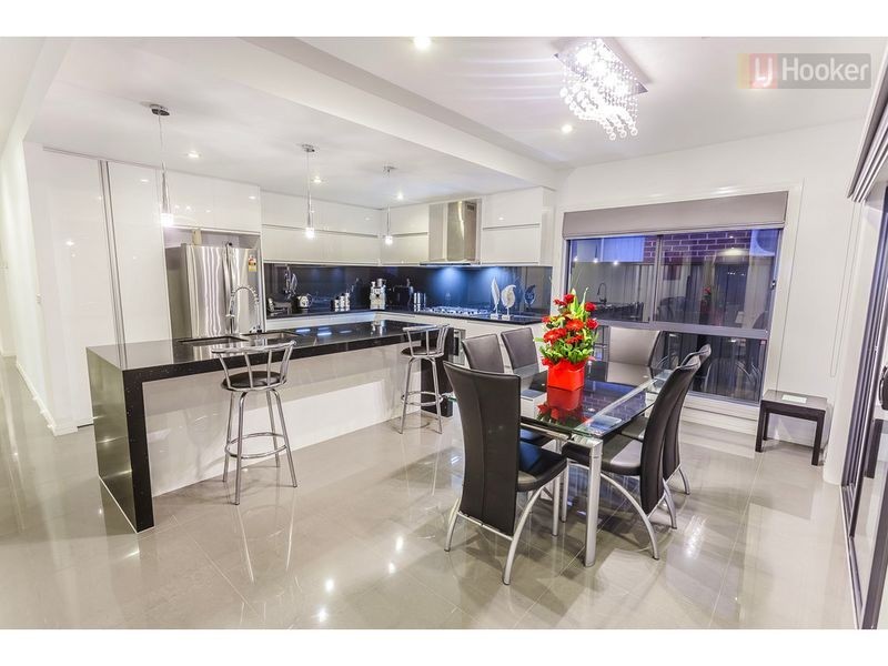 16 Biltmore Crescent, Roxburgh Park VIC 3064