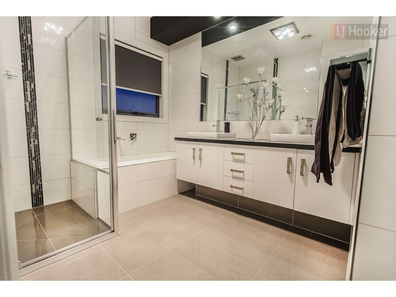 16 Biltmore Crescent, Roxburgh Park VIC 3064