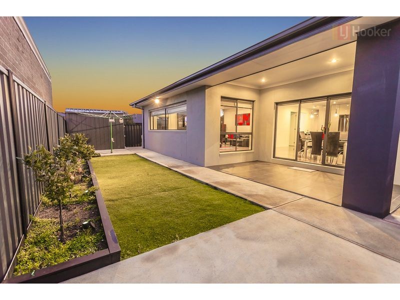 16 Biltmore Crescent, Roxburgh Park VIC 3064