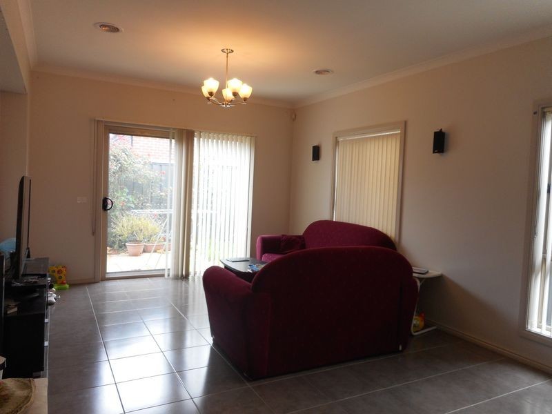 8 Farrell Street, Craigieburn VIC 3064