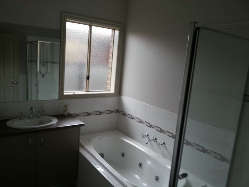 1 Birdswood Cres, Craigieburn VIC 3064