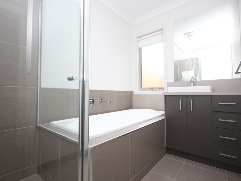 18 Howren Terrace, Greenvale VIC 3059