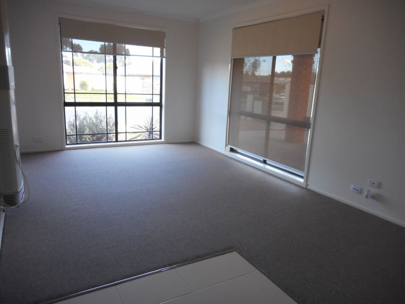 18 Newlyn Drive, Craigieburn VIC 3064