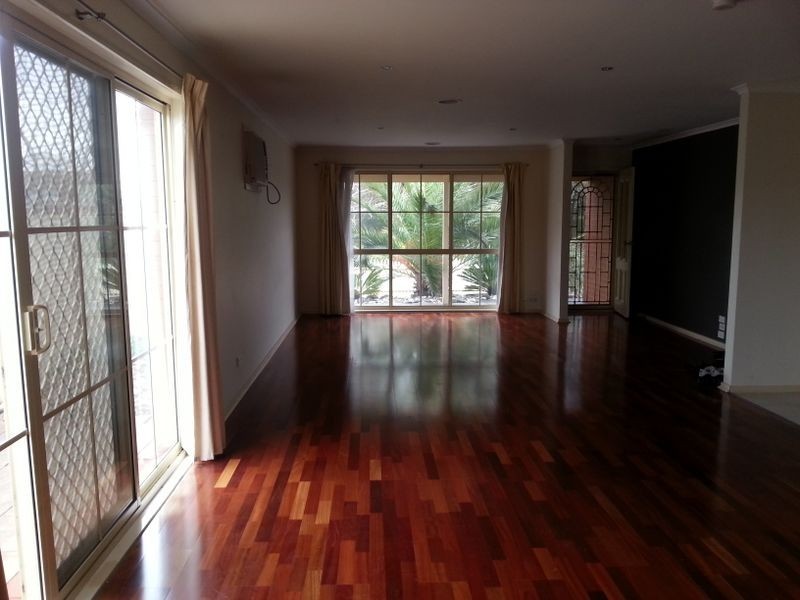 9 Eldergreen Cct, Craigieburn VIC 3064